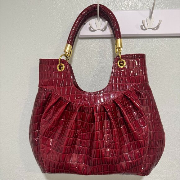 UE Red Faux Crocodile Print Bag W/Gold Hardware - Picture 4 of 13